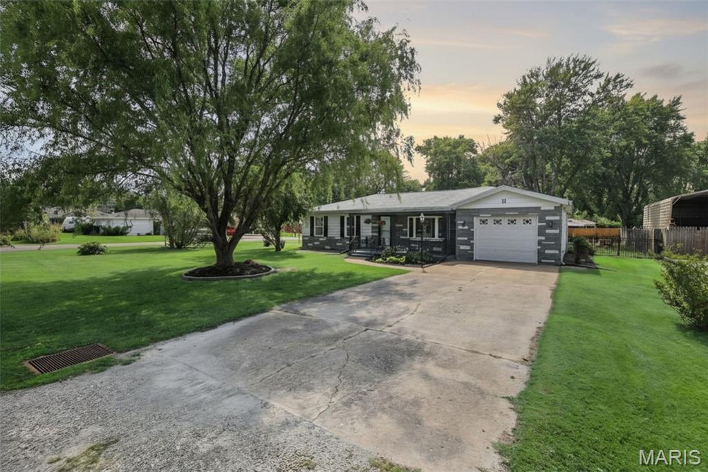 Photo of 11 Oak Drive Caseyville IL 62232