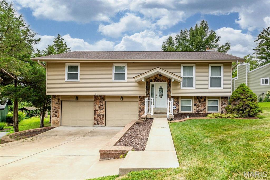 Photo of 813 Edgewood Drive Lake St Louis MO 63367