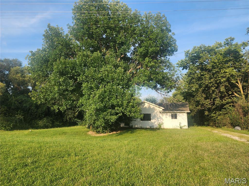 Photo of 1672 Hillsboro Road Vandalia IL 62471