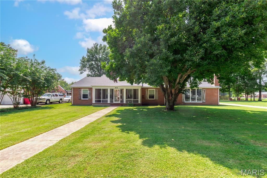 Photo of 915 Moore Avenue Sikeston MO 63801