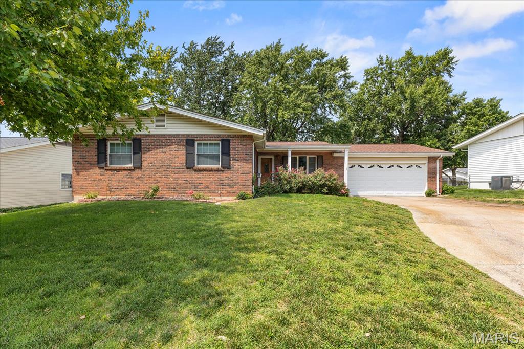 Photo of 1001 Wilmington Drive St Charles MO 63301