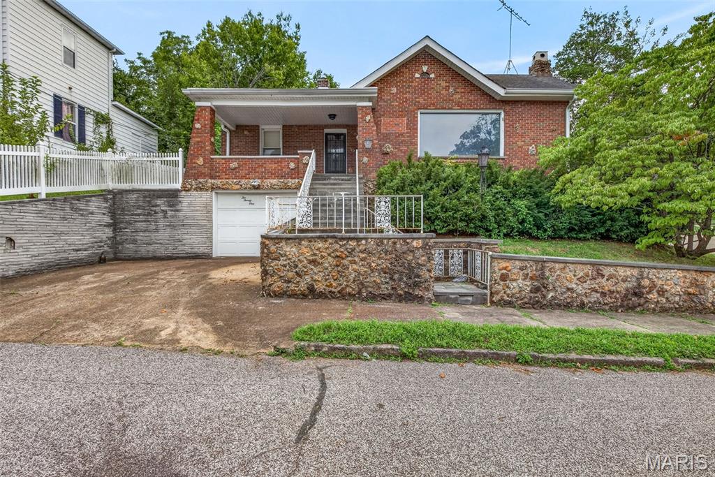 Photo of 221 Easton Street De Soto MO 63020