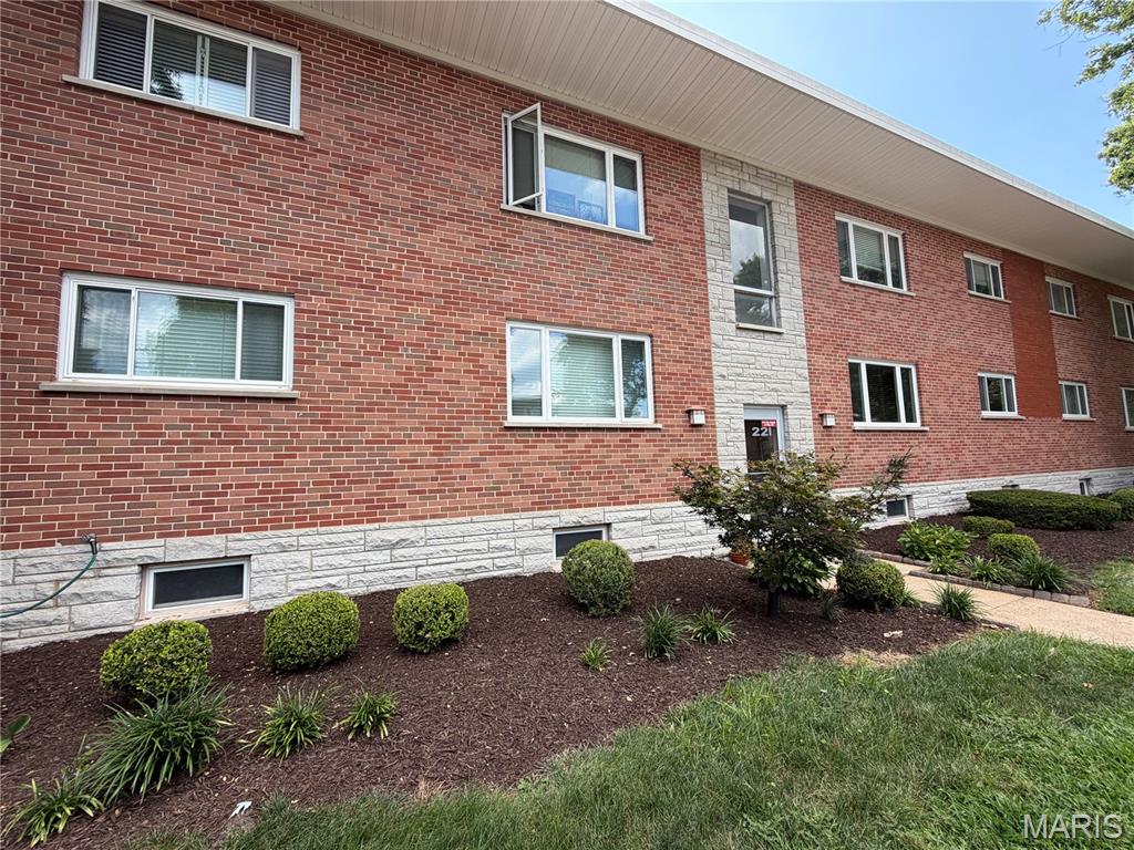 Photo of 221 Monclay Court #1N St Louis MO 63122