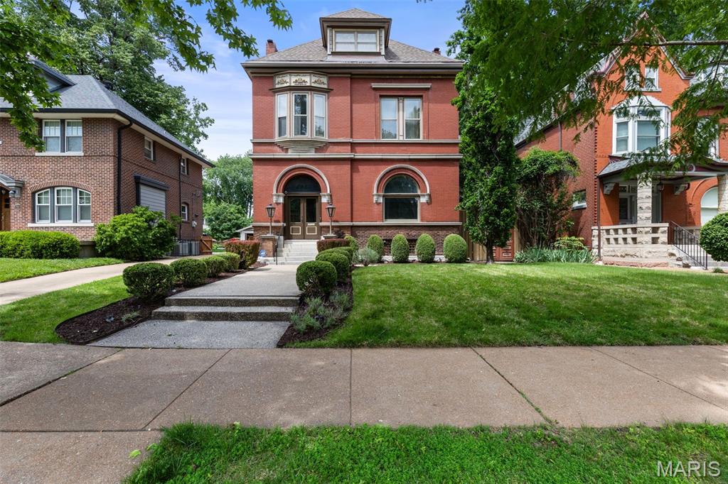 Photo of 2935 Russell Boulevard St Louis MO 63104