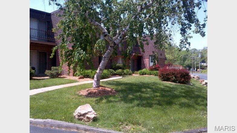 Photo of 20 Arbor Village Court Ferguson MO 63135