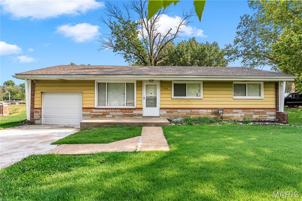 Photo of 944 Lebon Drive Bellefontaine Nghbrs MO 63137