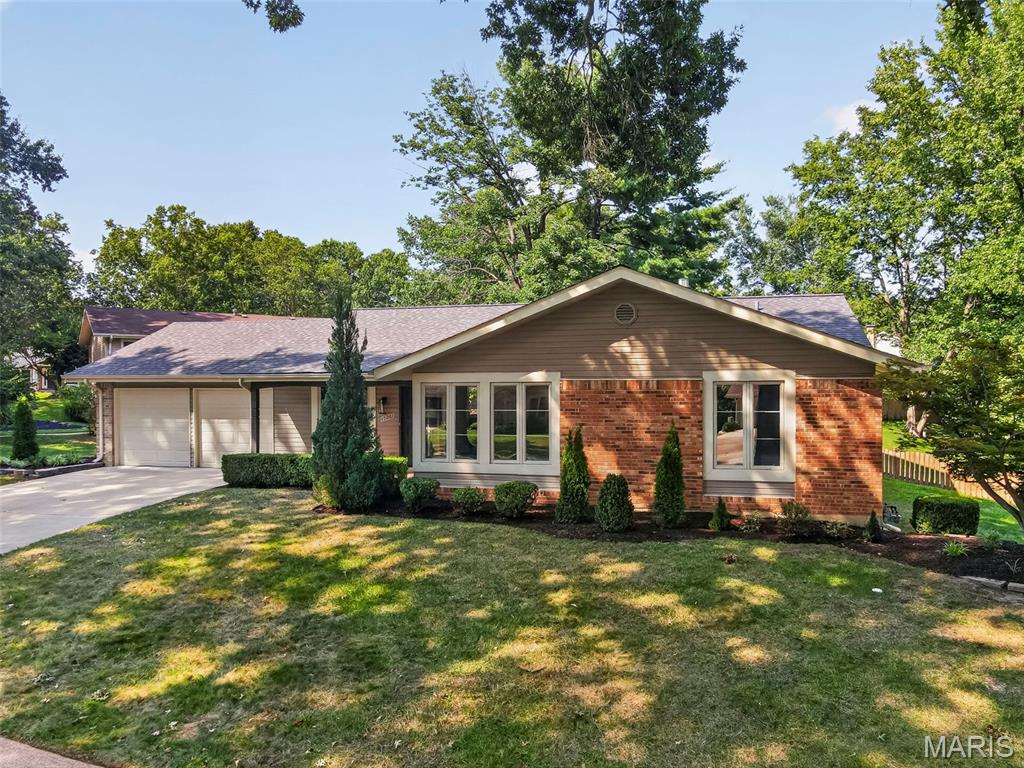 Photo of 15261 Kempwood Drive Chesterfield MO 63017