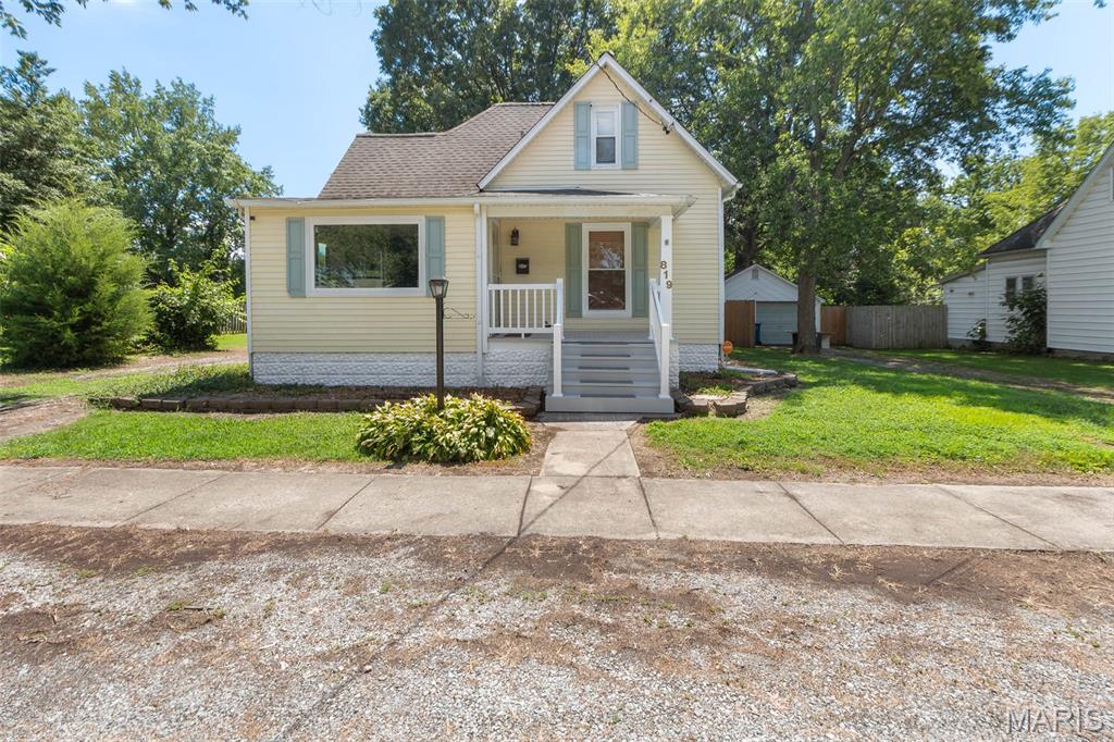 Photo of 819 W Maplewood Marion IL 62959