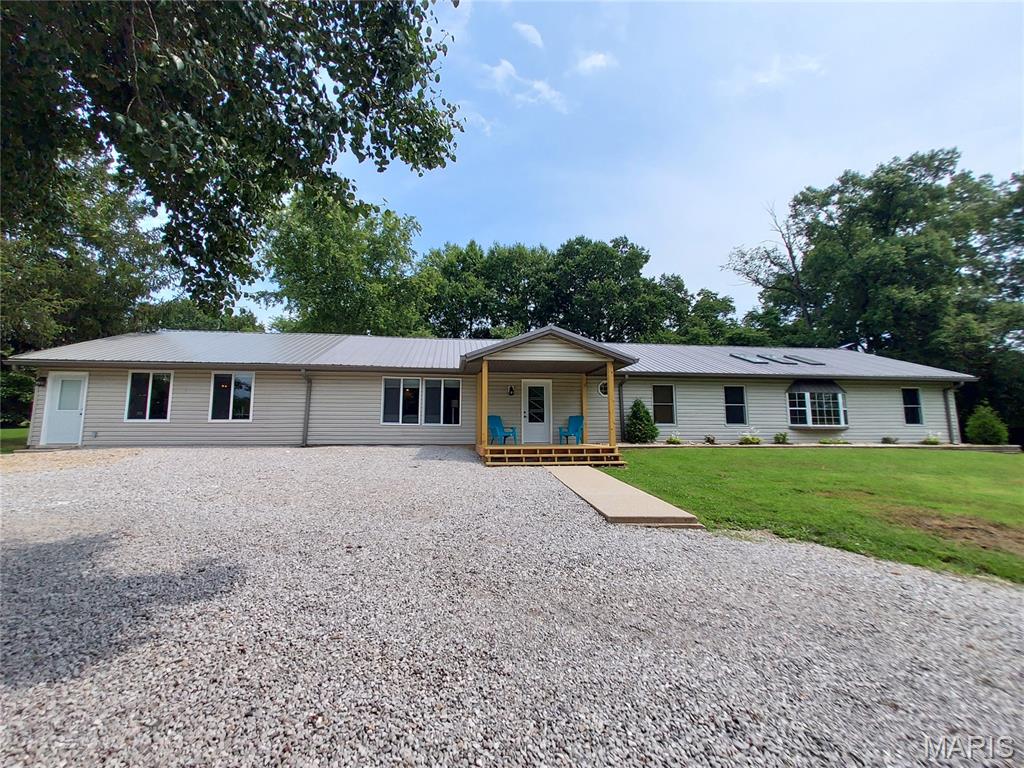 Photo of 685 Old National Trail Pocahontas IL 62275