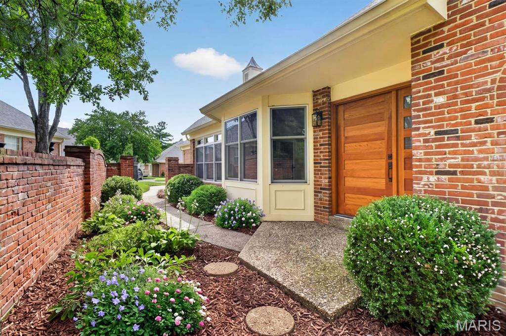 Photo of 2217 Croydon Walk Crystal Lake Park MO 63131