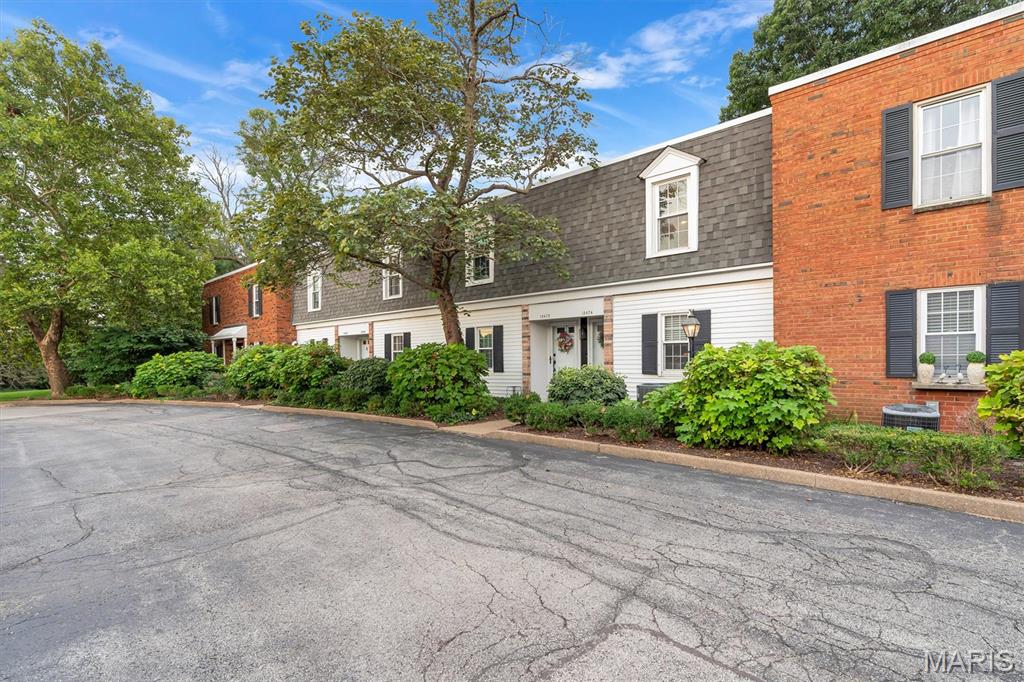 Photo of 13472 Mason Village Court Town and Country MO 63131