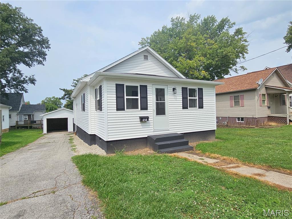 Photo of 658 Eccles Street Hillsboro IL 62049