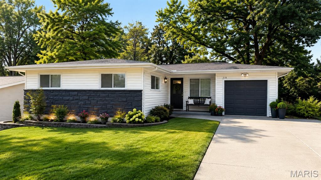 Photo of 218 Martigney Drive St Louis MO 63129