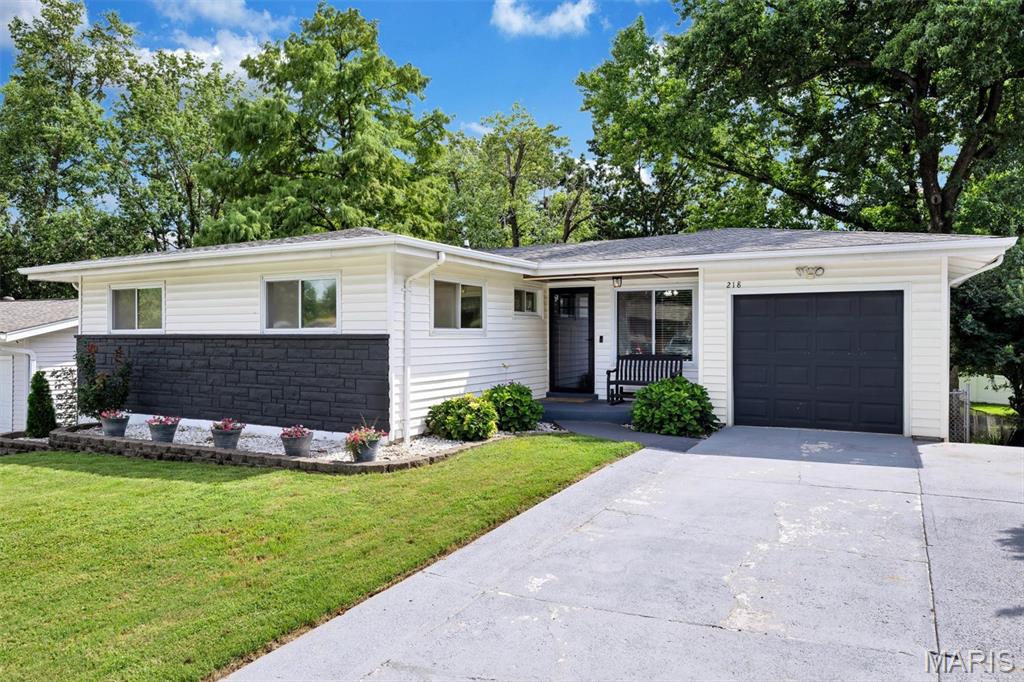 Photo of 218 Martigney Drive St Louis MO 63129