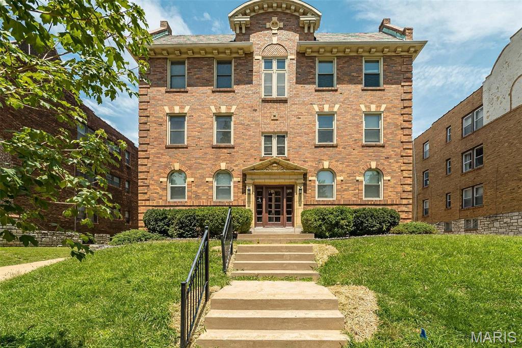 Photo of 7537 Buckingham Drive Clayton MO 63105
