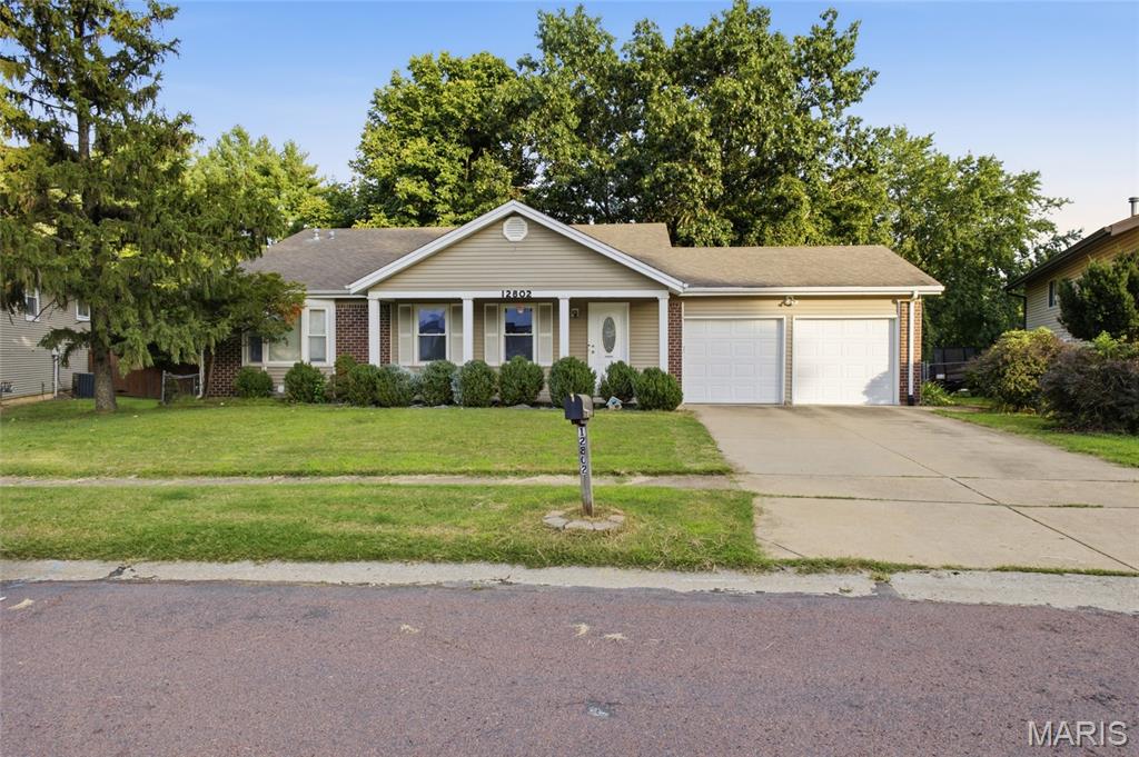 Photo of 12802 Sandfield Drive St Louis MO 63146