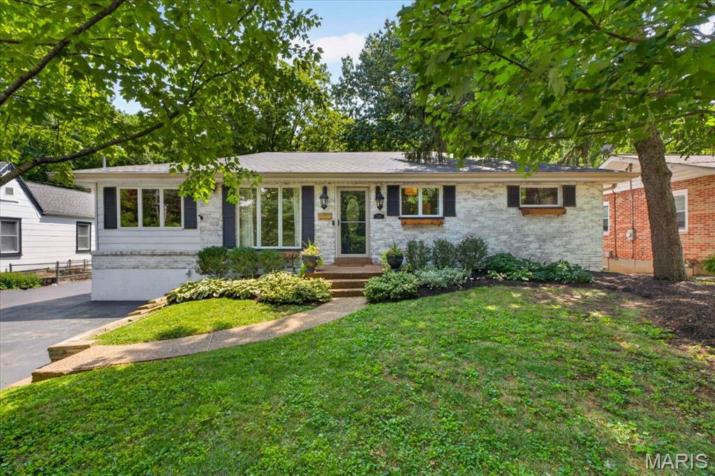 Photo of 1126 Des Peres Avenue Rock Hill MO 63119