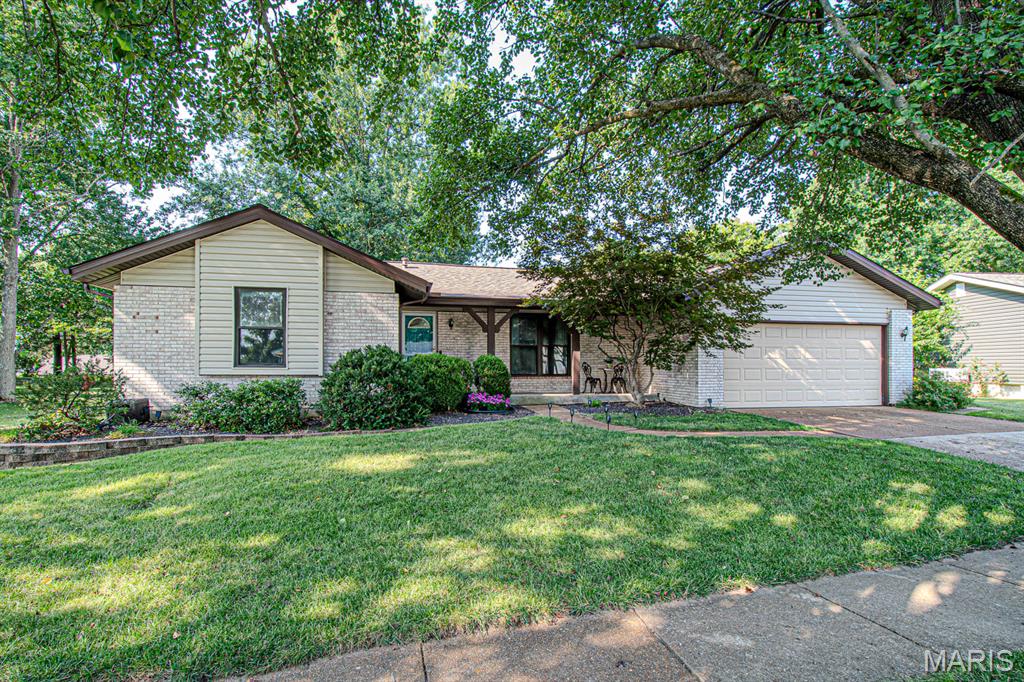 Photo of 2812 Queen Bee Lane Oakville MO 63129