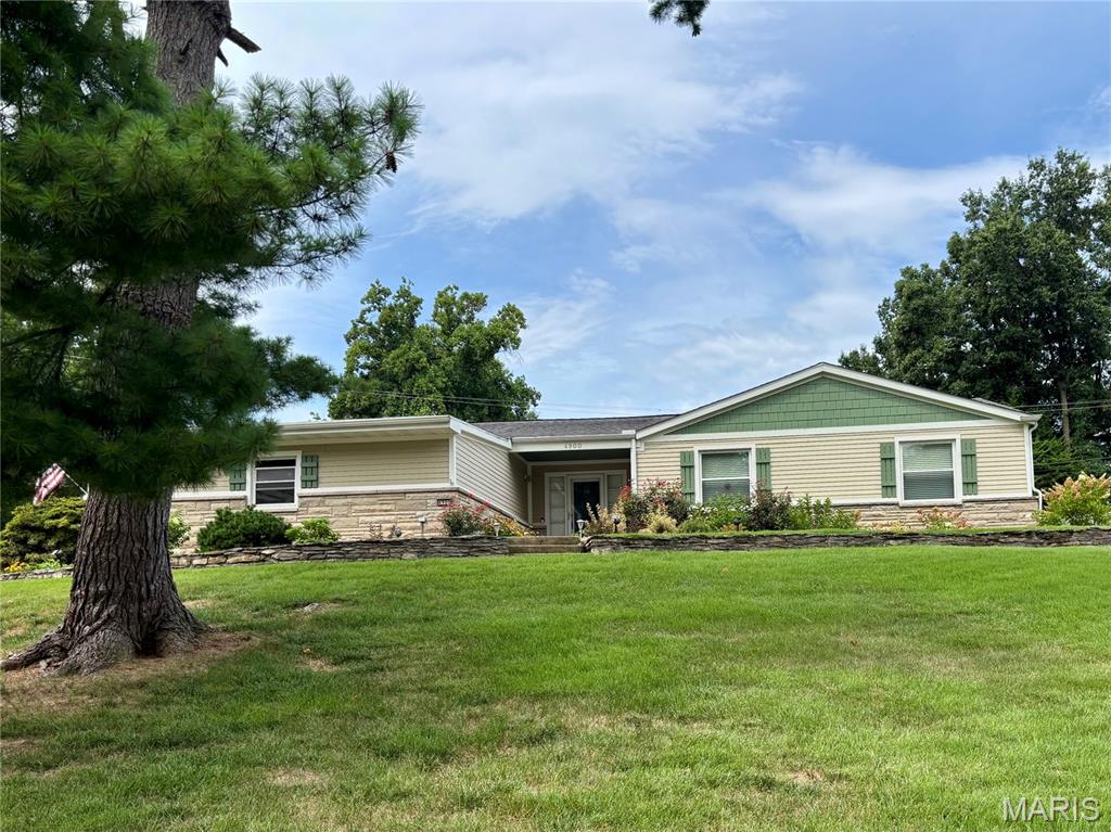 Photo of 4900 Voltaire Drive Godfrey IL 62035