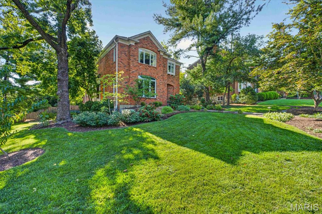 Photo of 366 W Point Court St Louis MO 63130