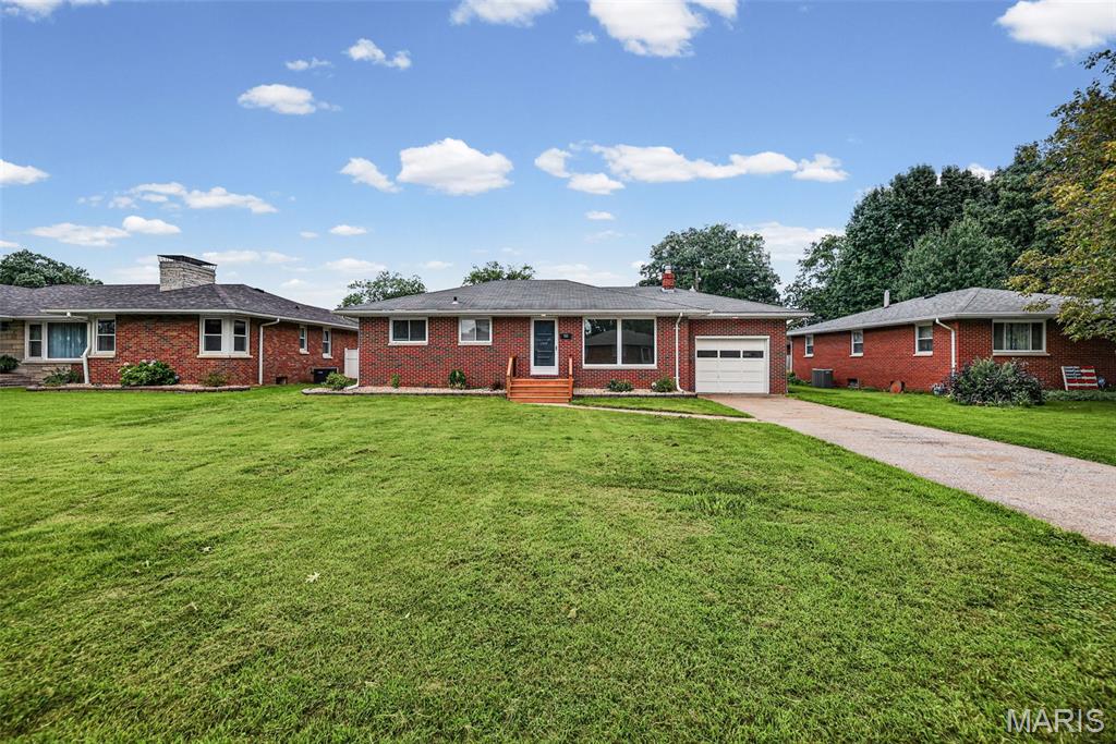 Photo of 722 Berry Road Wood River IL 62095