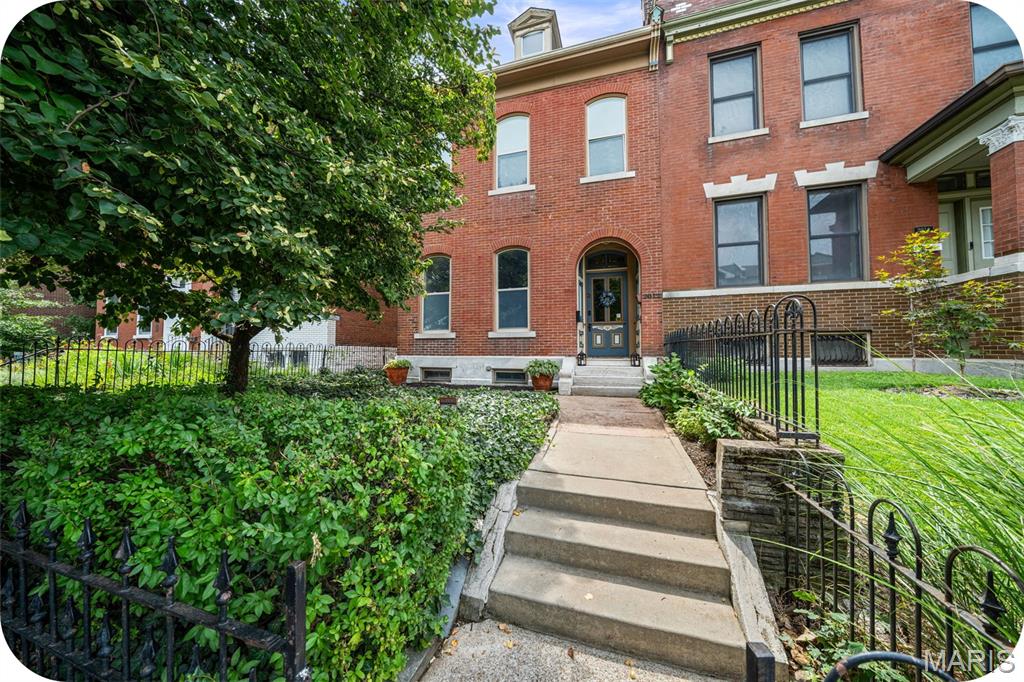 Photo of 2012 Victor Street St Louis MO 63104