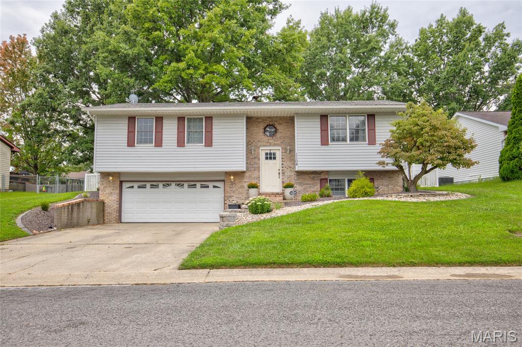 Photo of 1104 Briarwood Drive Bethalto IL 62010