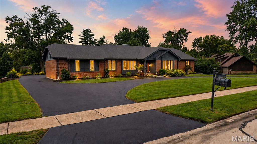 Photo of 12562 Falling Leaves Court Creve Coeur MO 63141