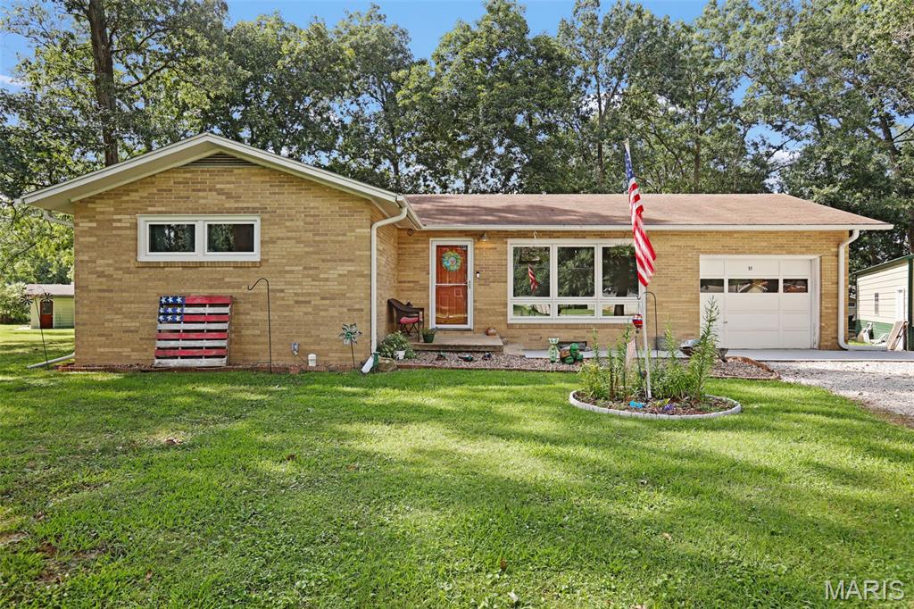 Photo of 31 Briarwood Drive Hillsboro IL 62049