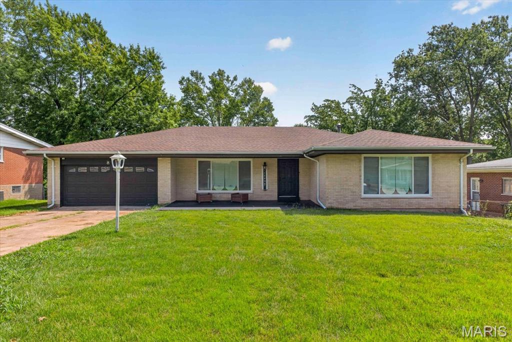 Photo of 13990 Le Sabre Drive Florissant MO 63034