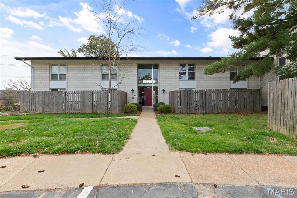 Photo of 10415 Briarbend Drive #2 St Louis MO 63146