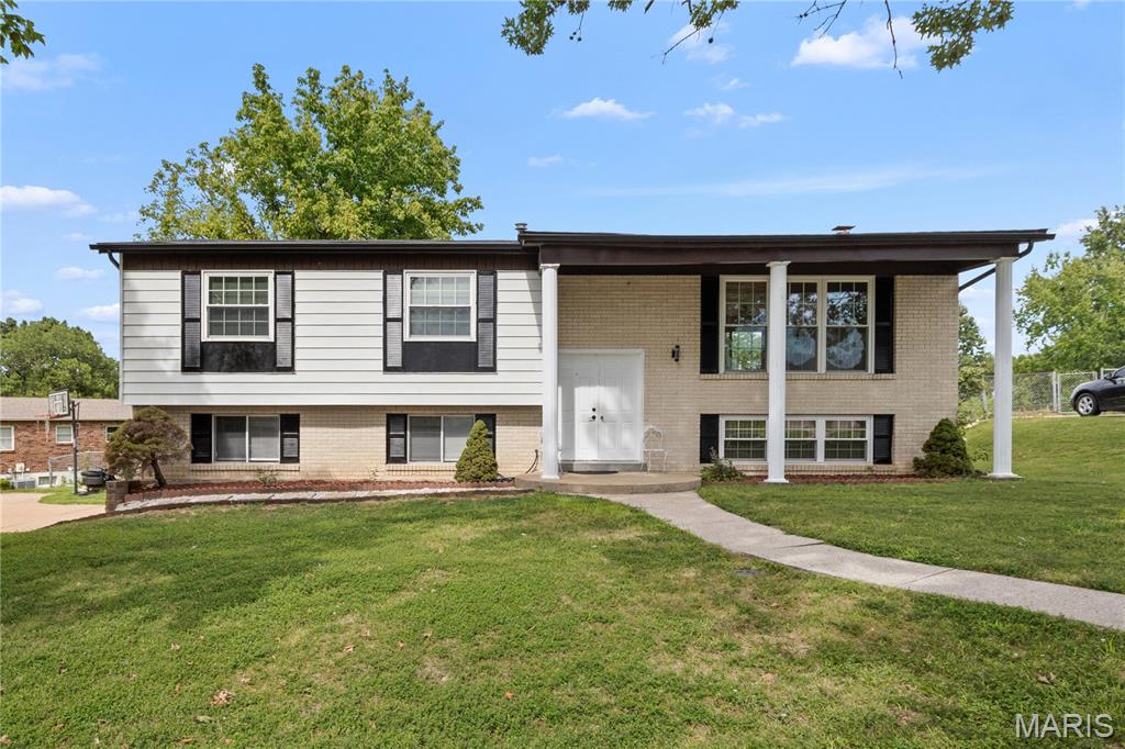 Photo of 6018 Gatling Drive Oakville MO 63129