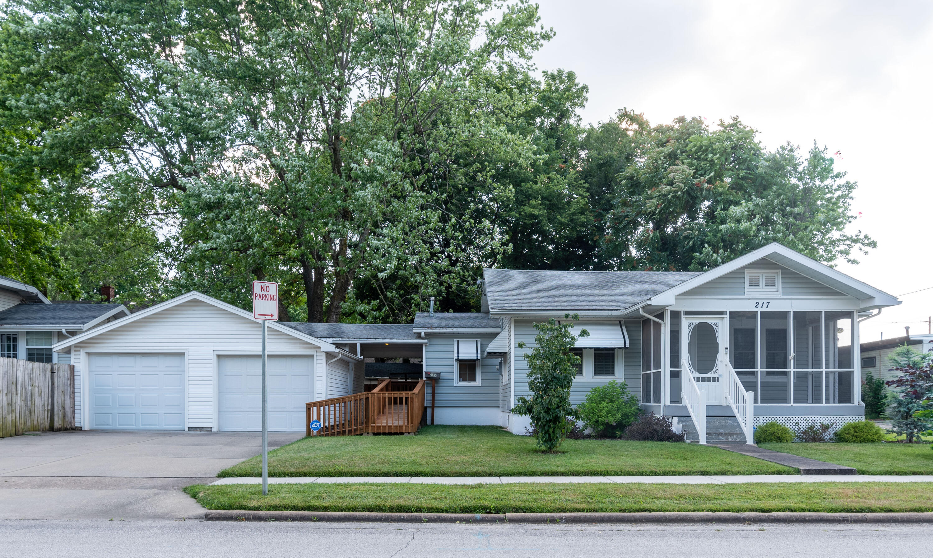 Photo of 217 S Pickwick Avenue Springfield MO 65802