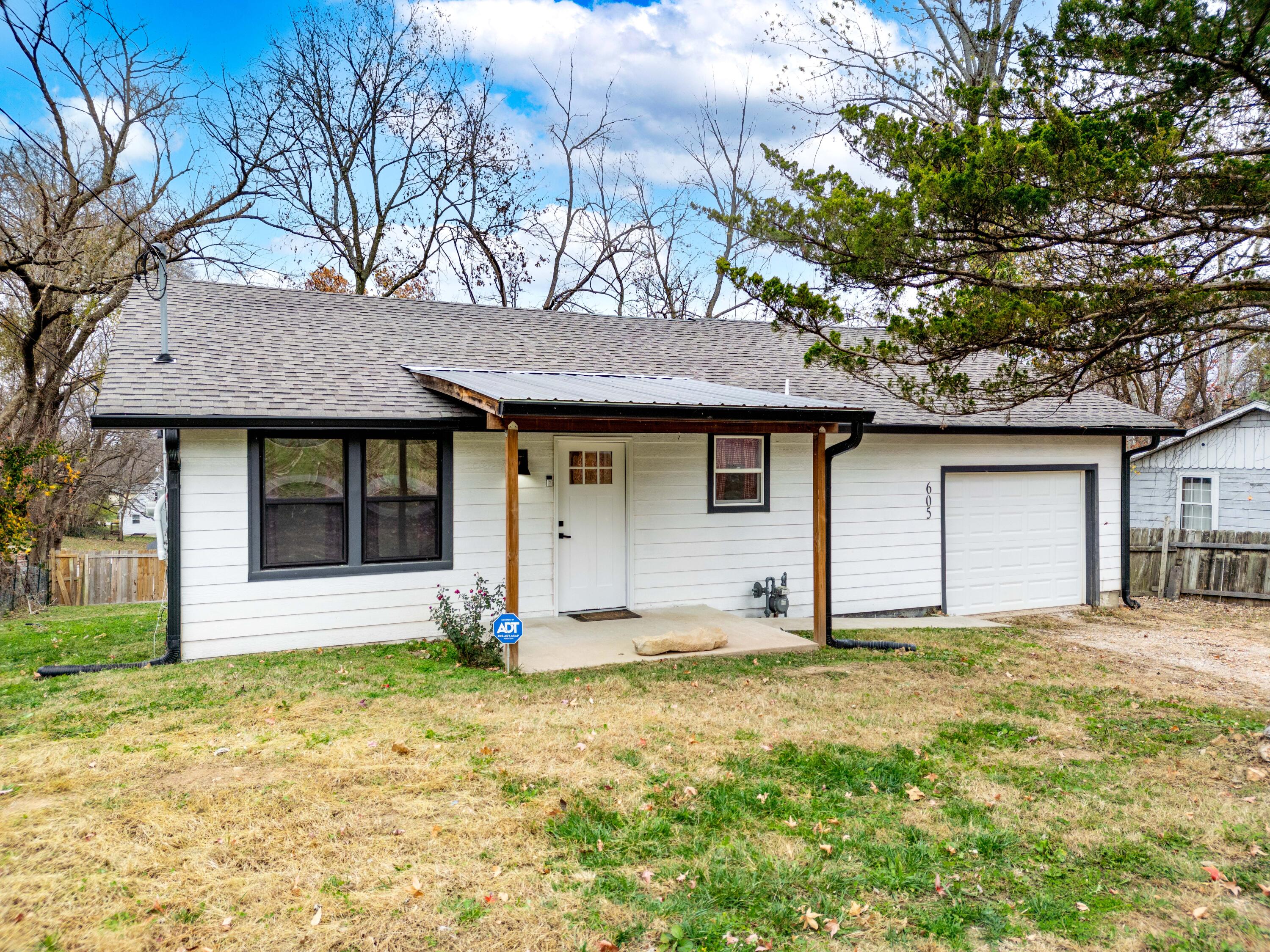 Photo of 605 E Oak Street Ozark MO 65721