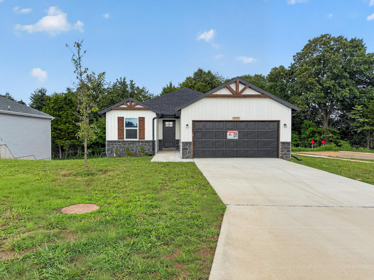Photo of 595 Bailiwick Drive Rogersville MO 65742
