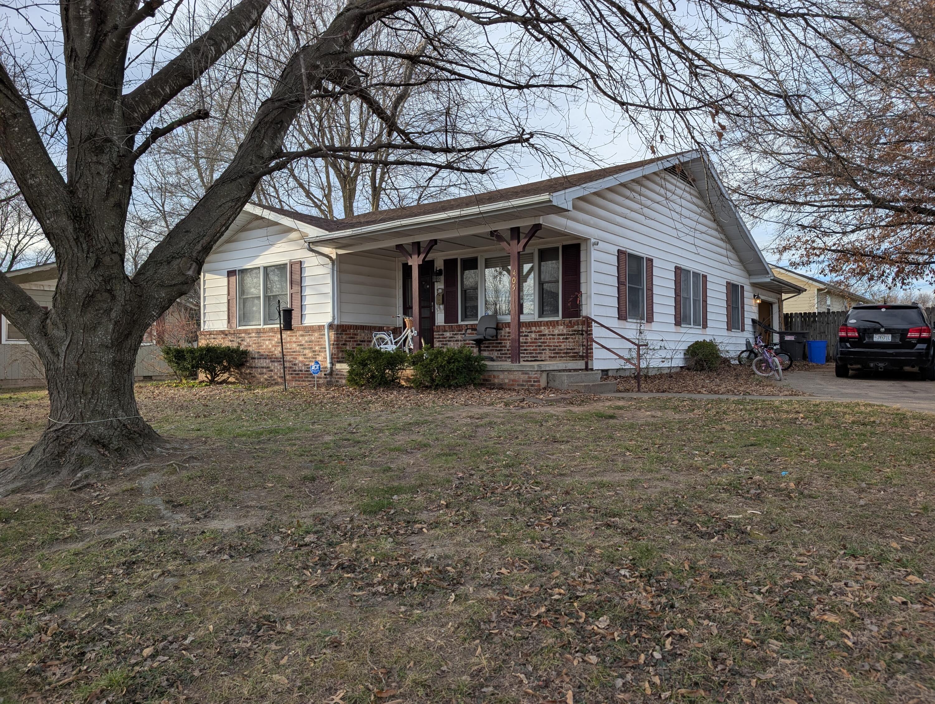 Photo of 405 W Olive Street Bolivar MO 65613