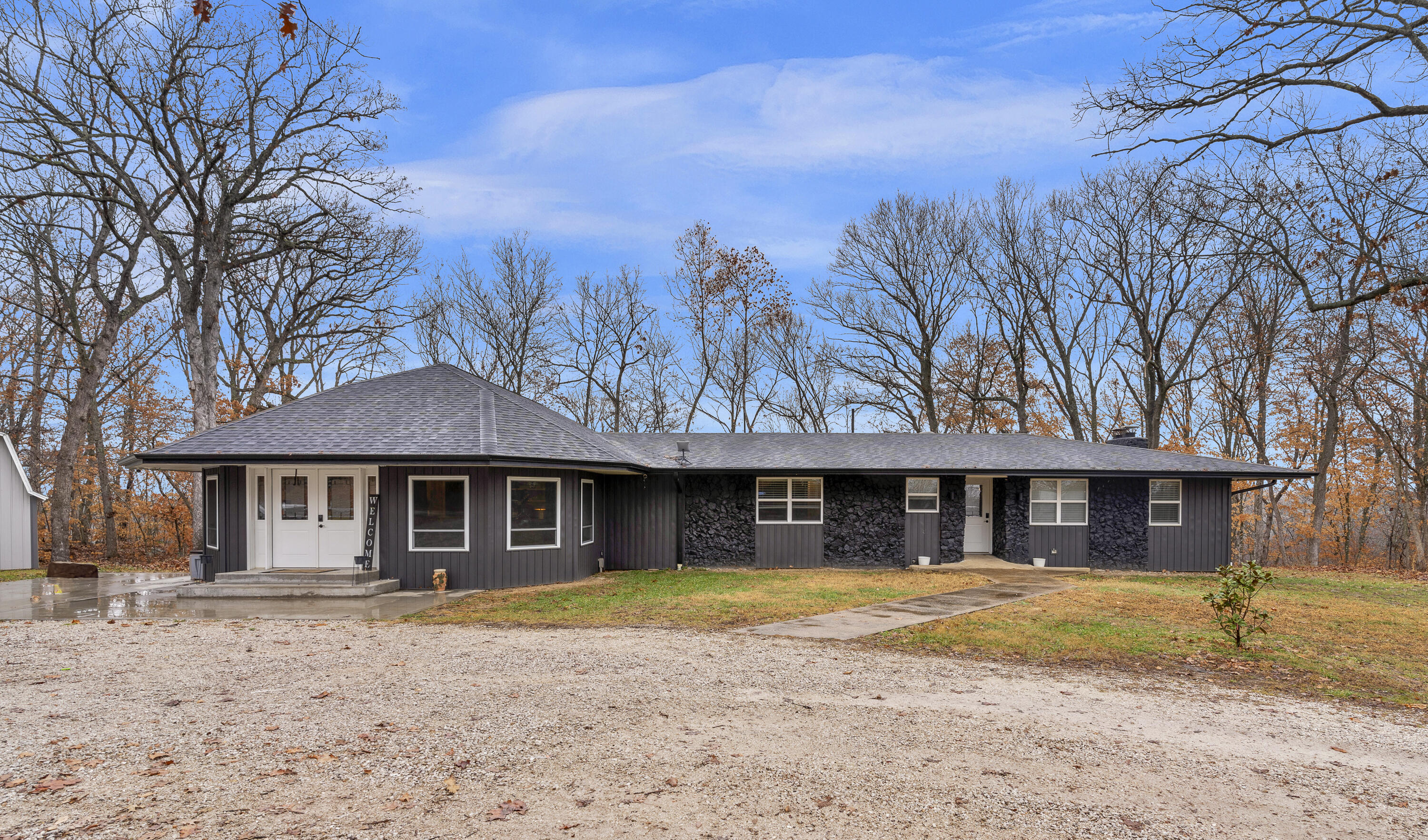 Photo of 1369 E 398th Road Bolivar MO 65613