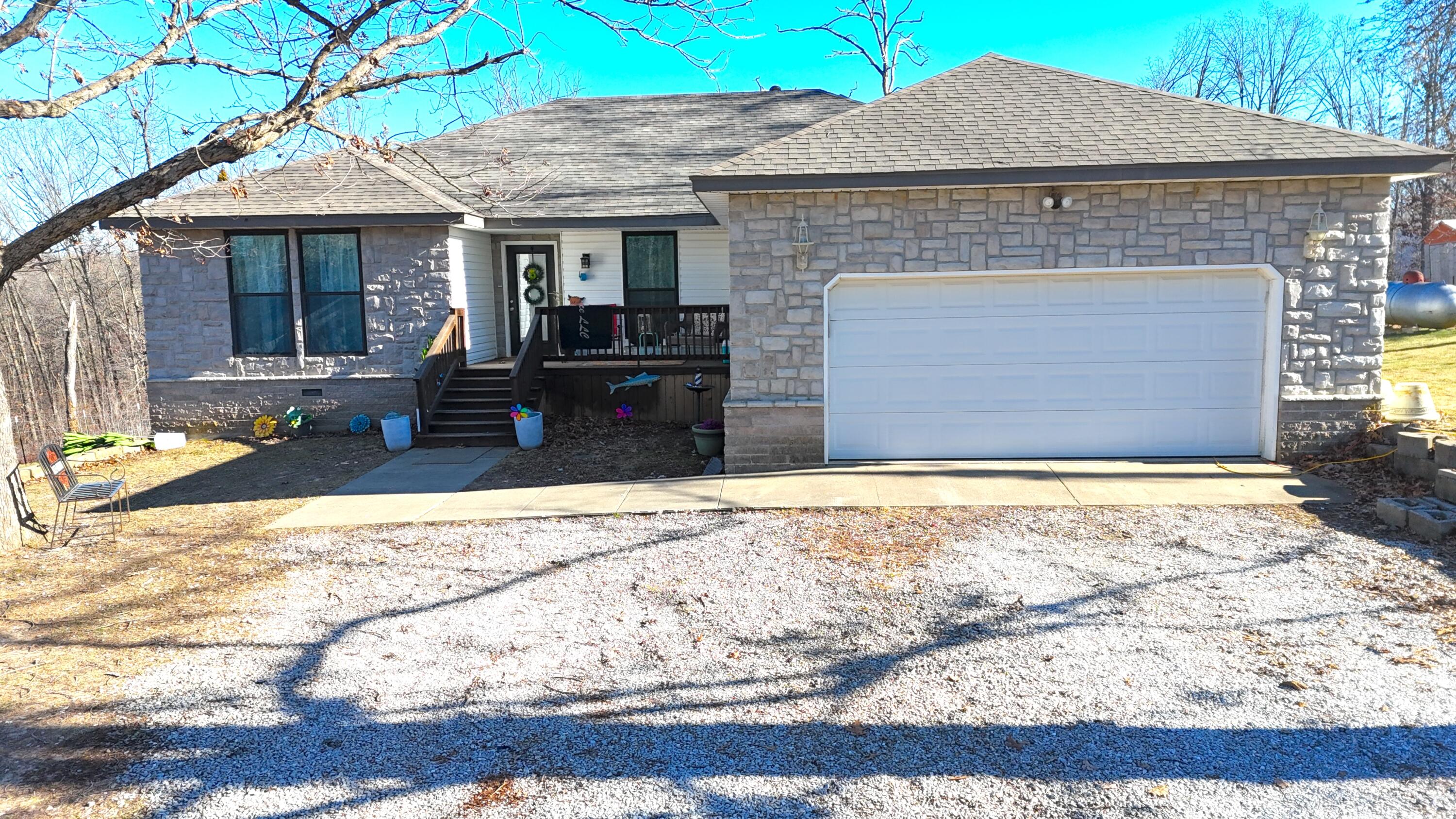 Photo of 233 Castle Gate Drive Seymour MO 65746