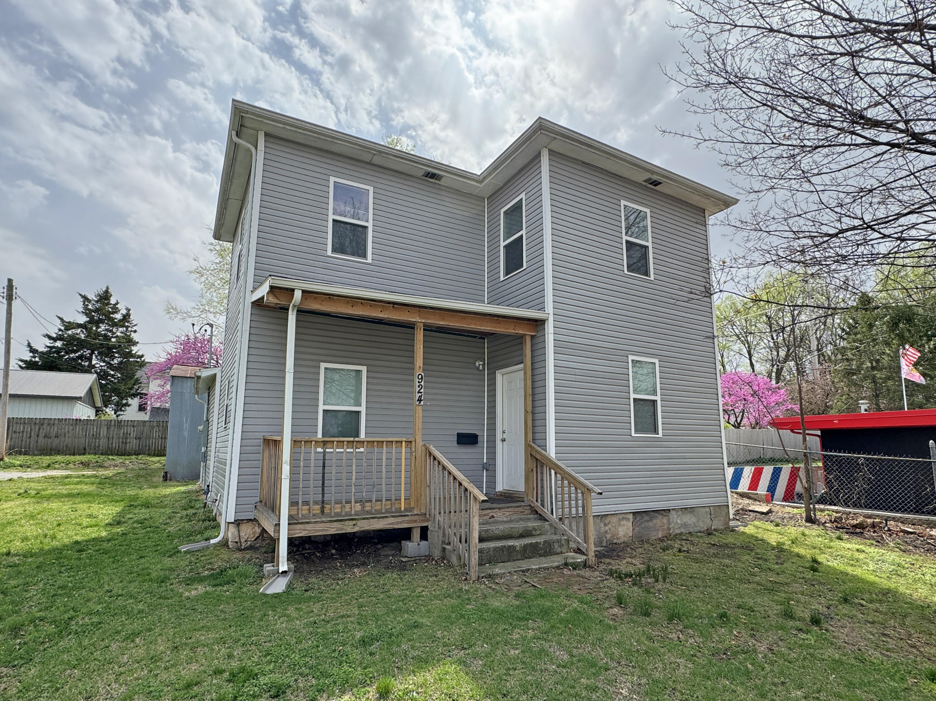 Photo of 924 W College Street Springfield MO 65806