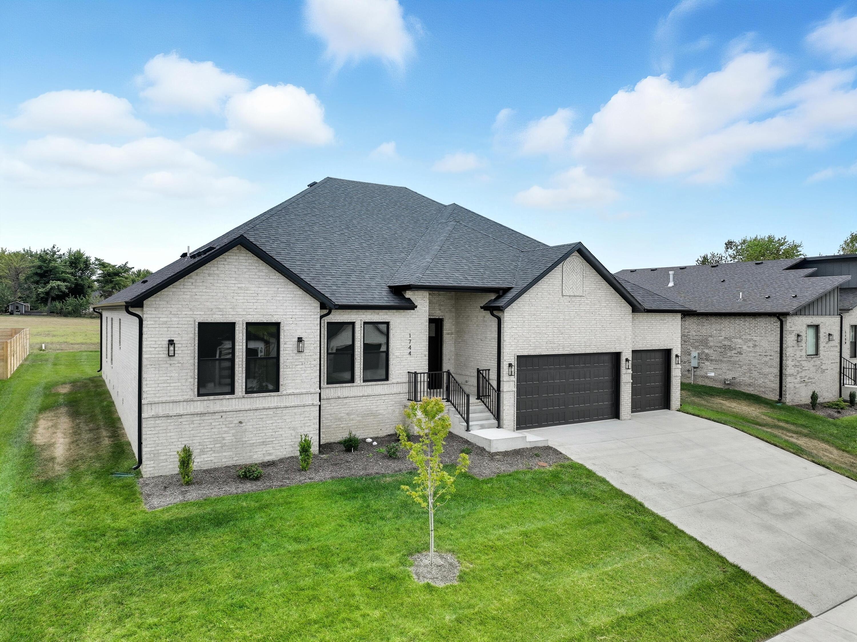 Photo of 1744 E Cobblestone Drive Ozark MO 65721