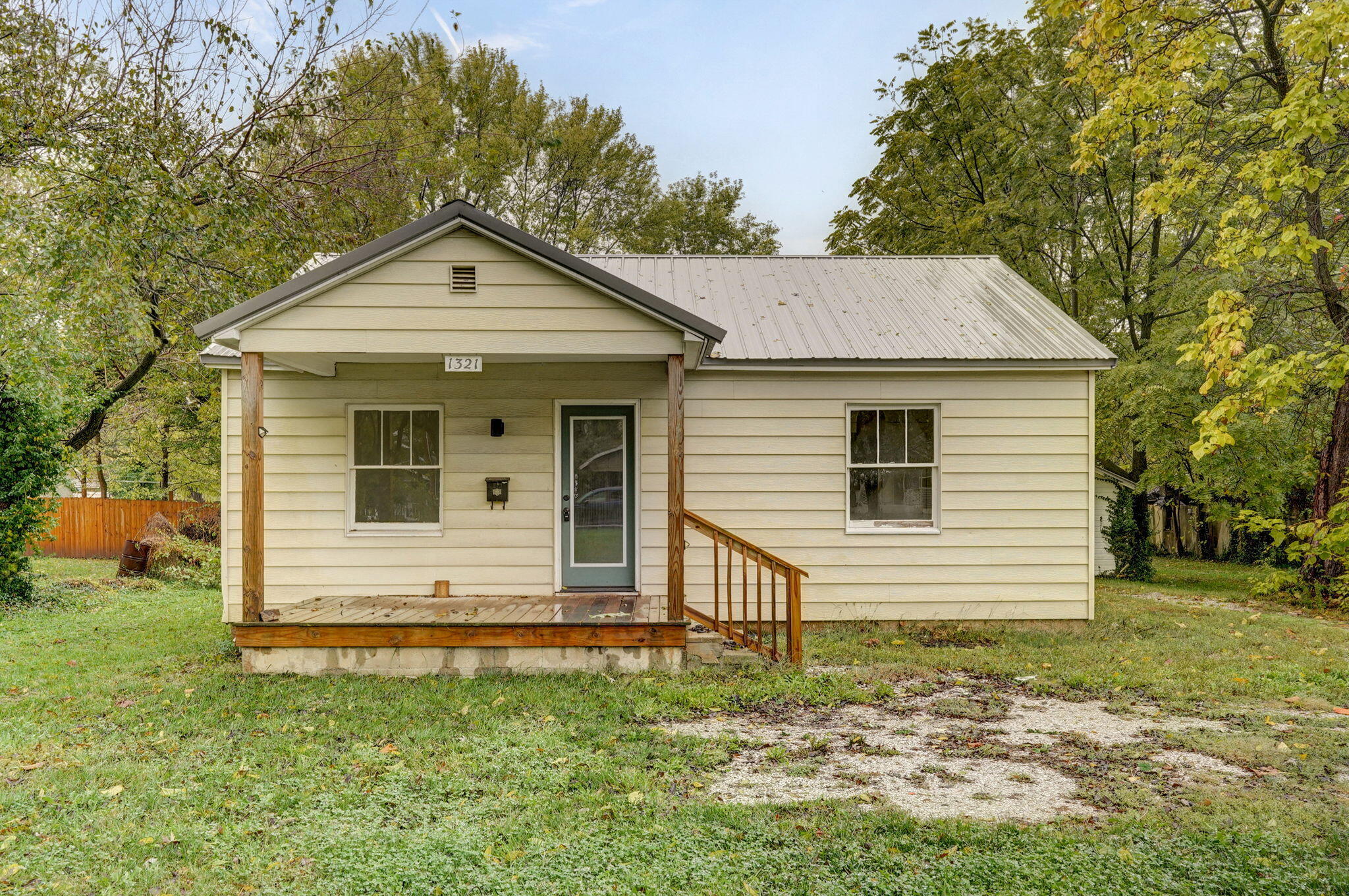 Photo of 1321 N Wabash Avenue Springfield MO 65802