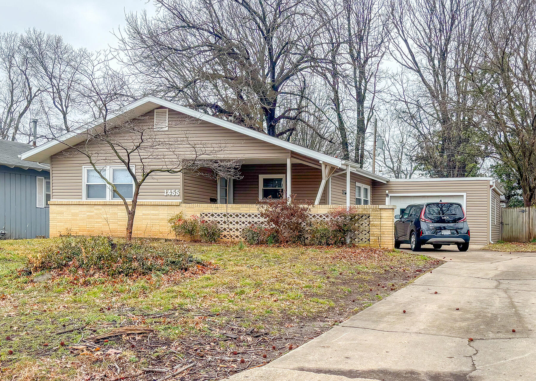 Photo of 1455 E Berkeley Street Springfield MO 65804