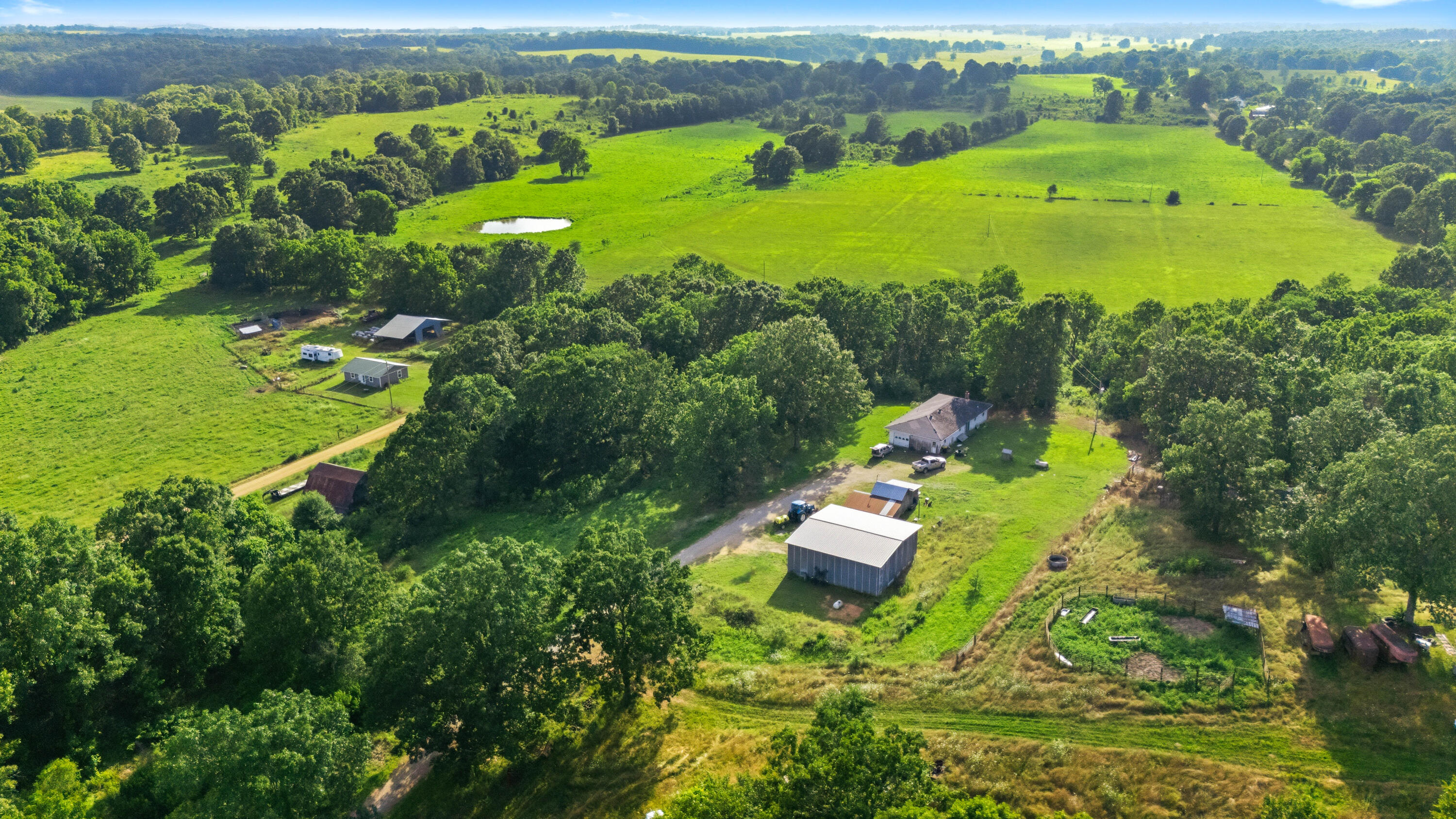 Photo of 1499 County Road 380 Koshkonong MO 65692