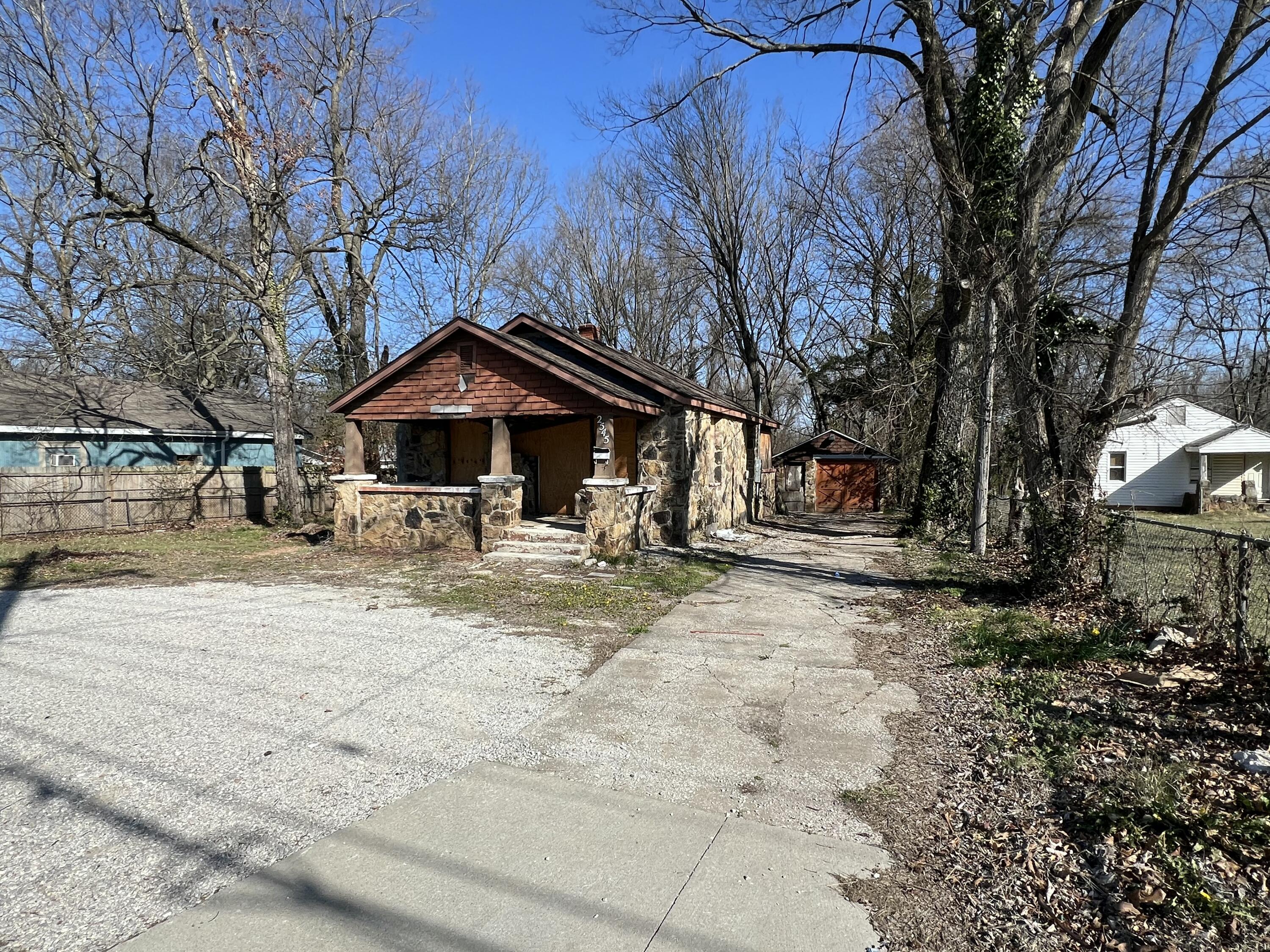 Photo of 2545 E Cherry Street Springfield MO 65802