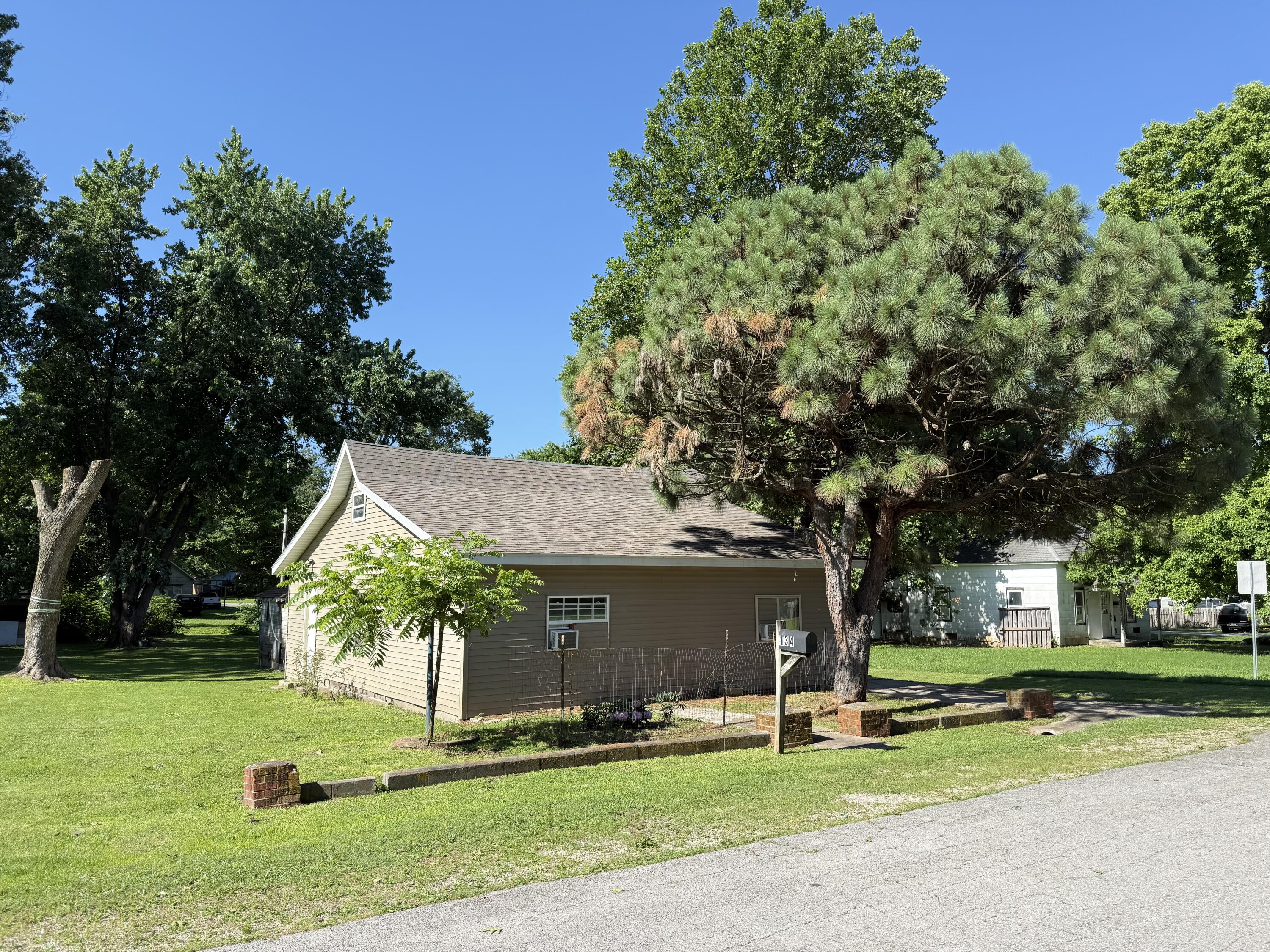 Photo of 134 W Lee Street Aurora MO 65605