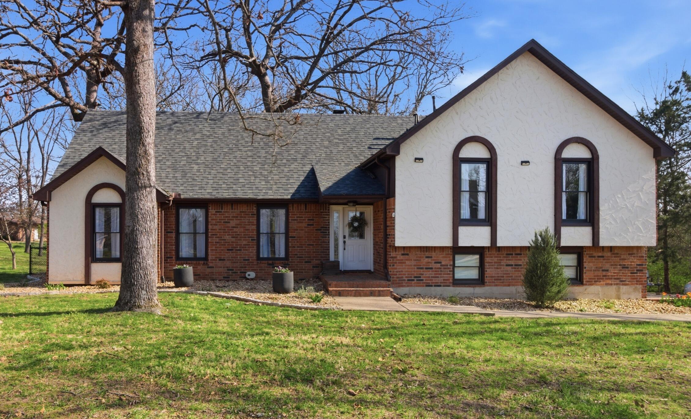 Photo of 2009 W Broadway Street West Plains MO 65775