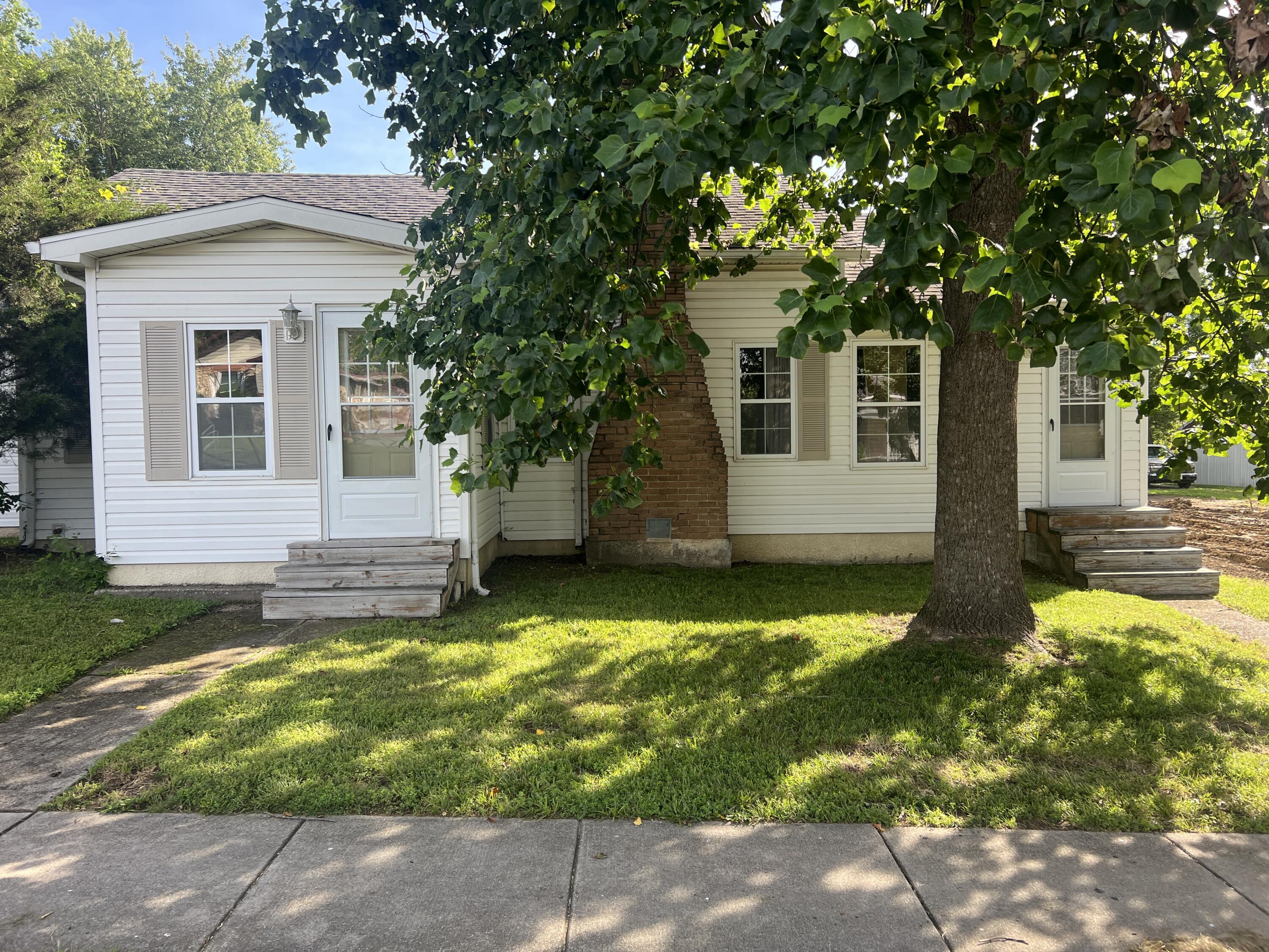 Photo of 418 W Commercial Street Mansfield MO 65704