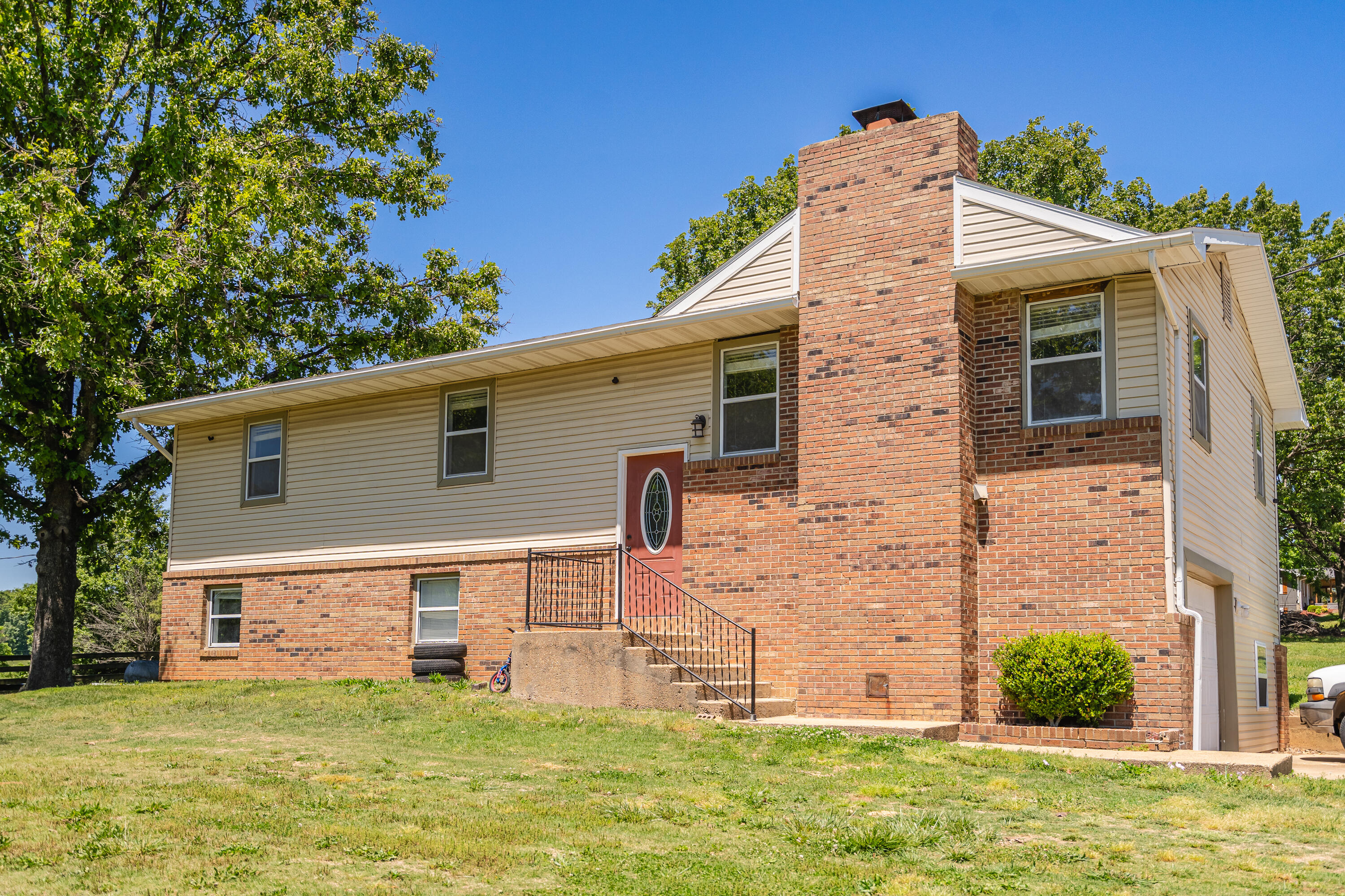 Photo of 8395 County Road 8970 West Plains MO 65775