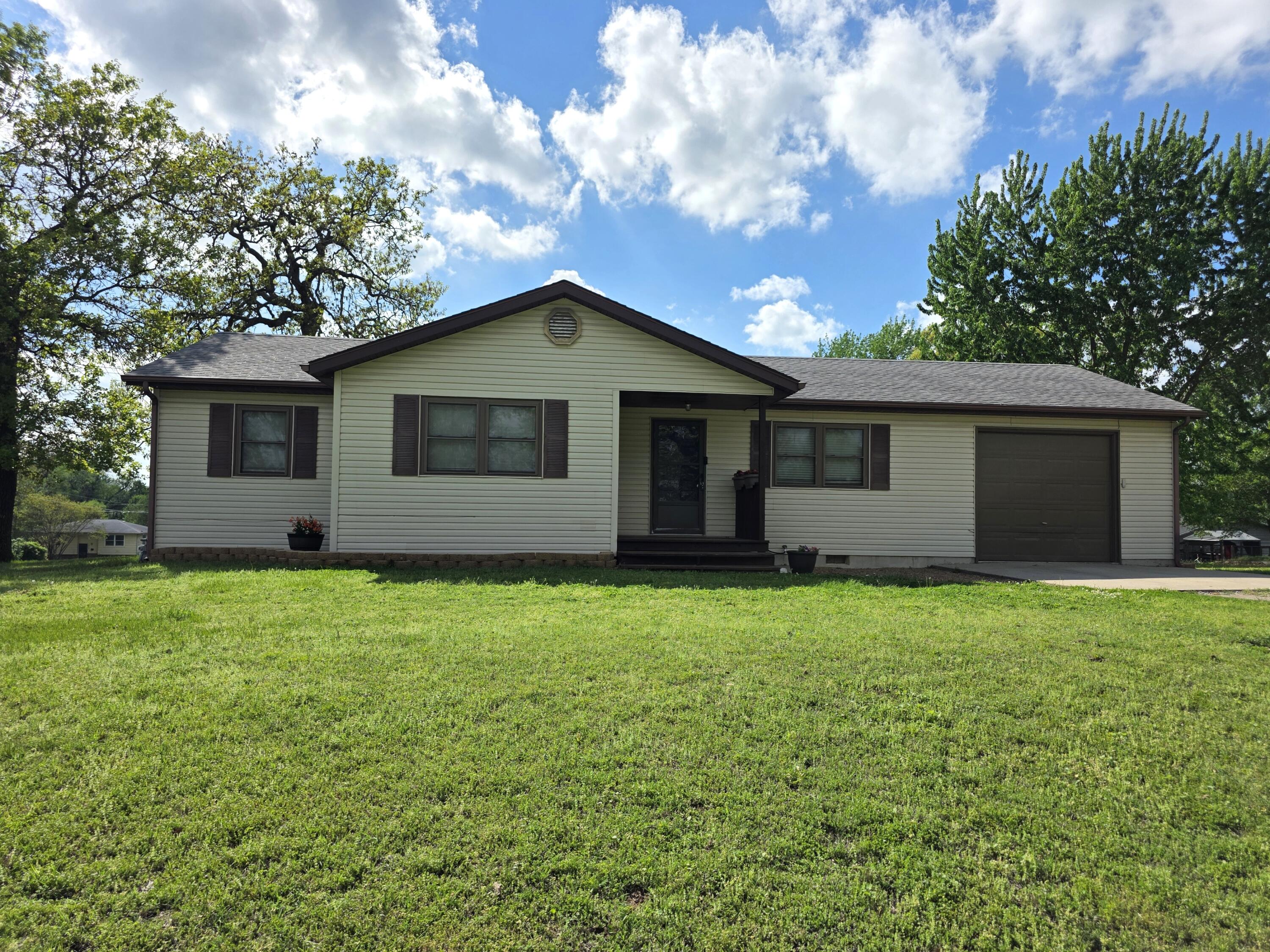Photo of 106 S Vernon Street El Dorado Springs MO 64744