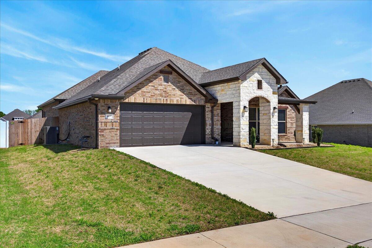 Photo of 817 Black Thorn Drive Carl Junction MO 64834